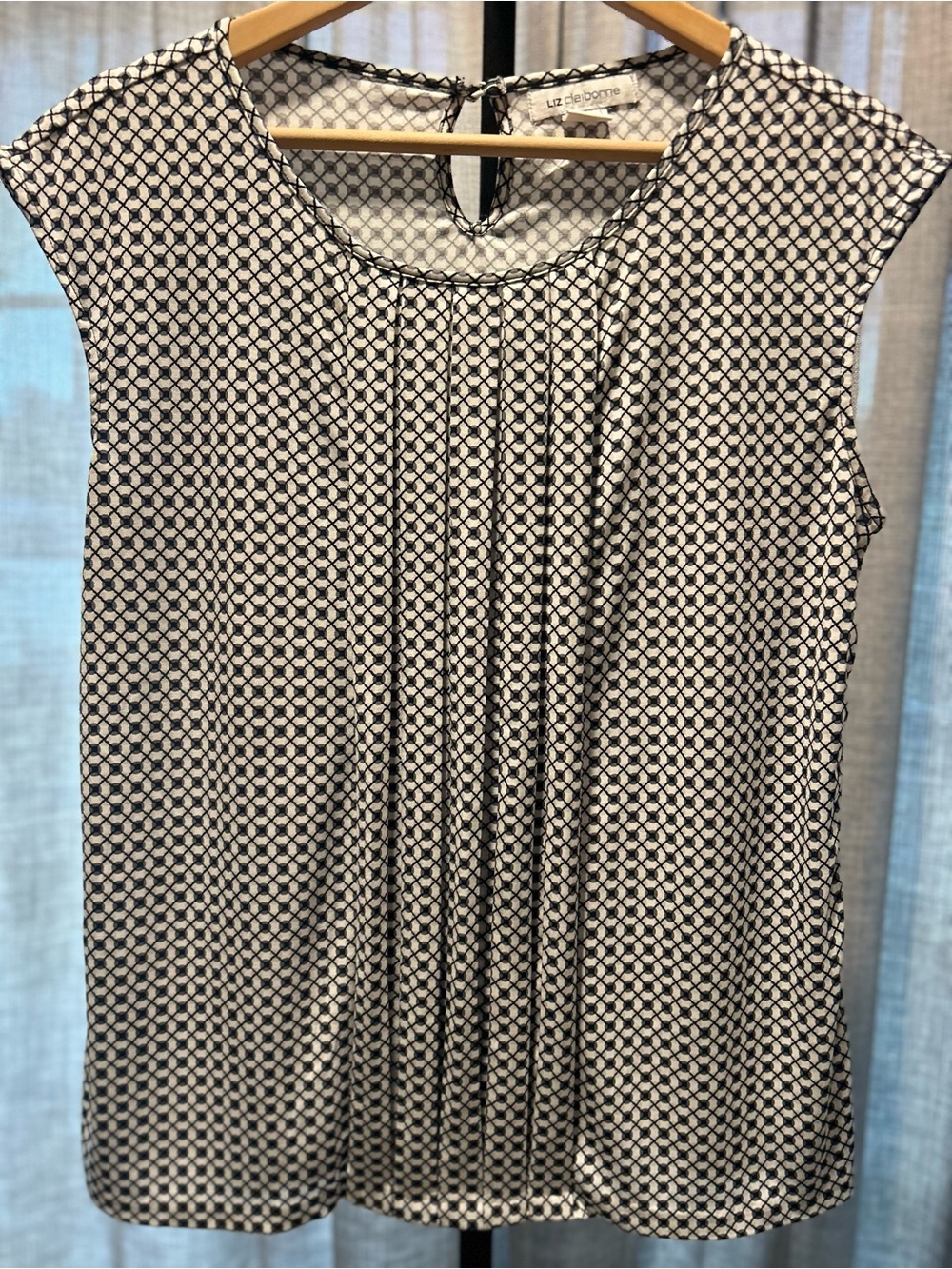 Liz Claiborne Black & White Geometric Pleated Sleeveless Blouse
